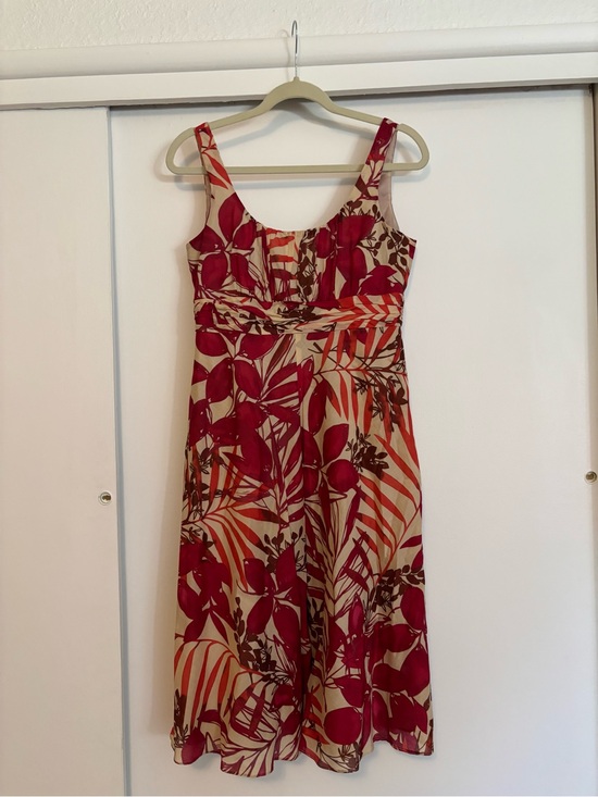 Evan Picone Dresses & Skirts - Evan Picone Red and Cream Floral Midi Dress